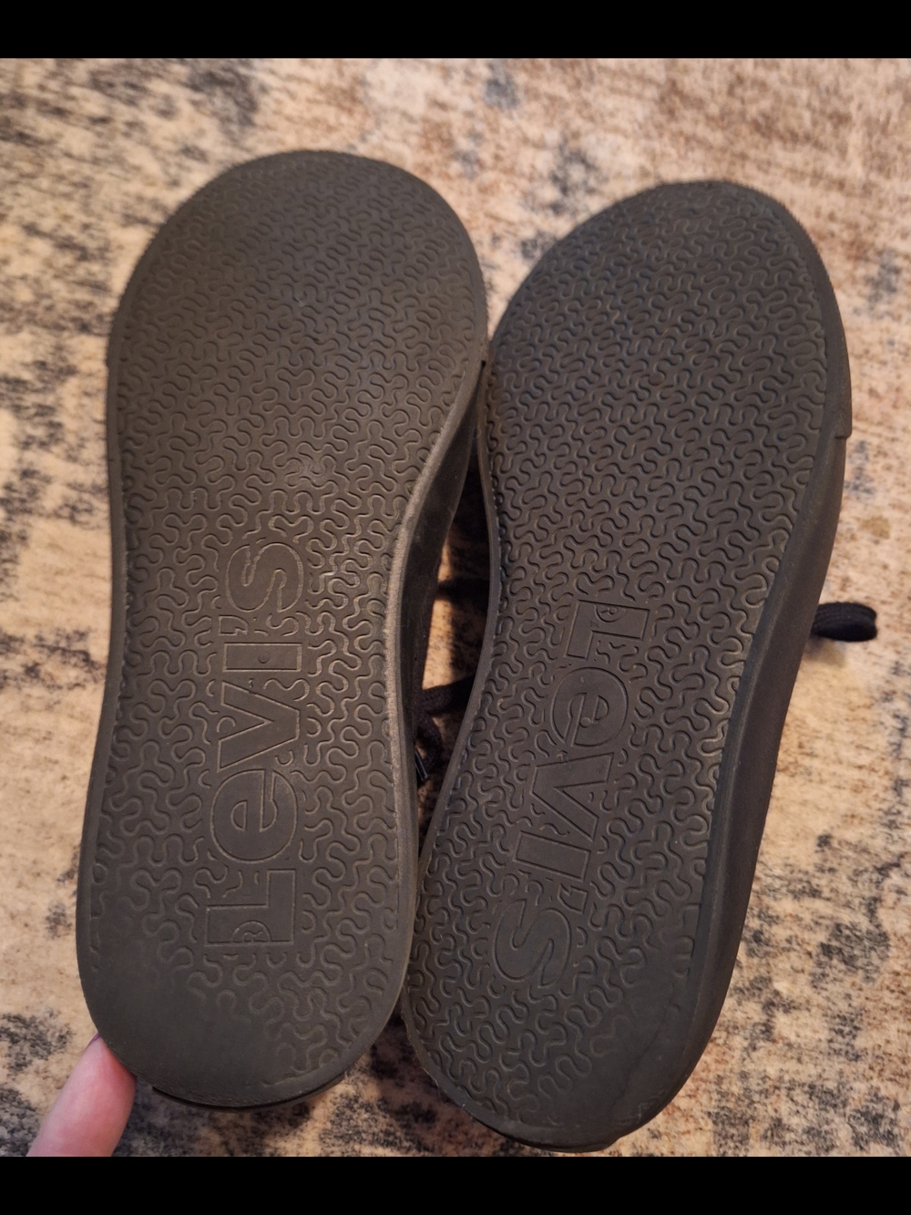 Womens Levi's Black Sneakers. Size 7.5. Very Cute - Picture 7 of 8